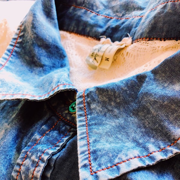 Adorable BKE button-down top - Picture 2 of 5